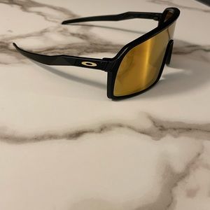 Great condition used Oakley shades with case